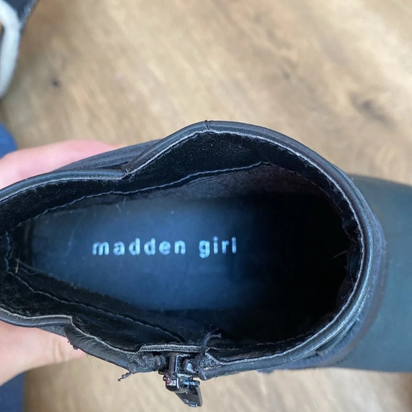 🌸 Madden Girl Almond Toe Ankle Booties size 7.5 - Picture 15 of 15